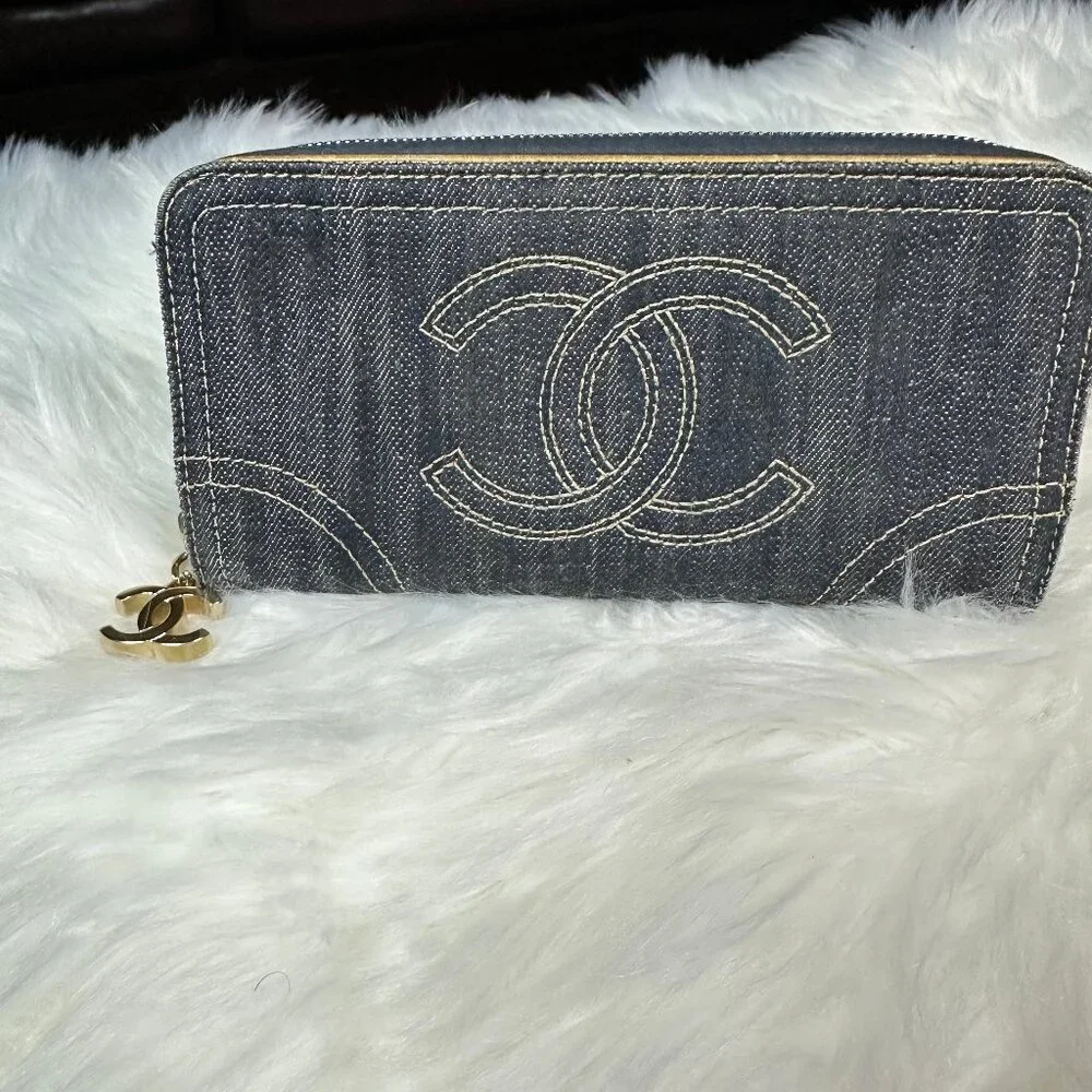 ❌SOLD❌ Authentic Chanel Denim CC Zip Around Zippy Continental Wallet - Picture 3 of 17